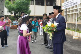 Upacara memperingati Hari Pahlawan di Kabupaten Bora tahun 2009